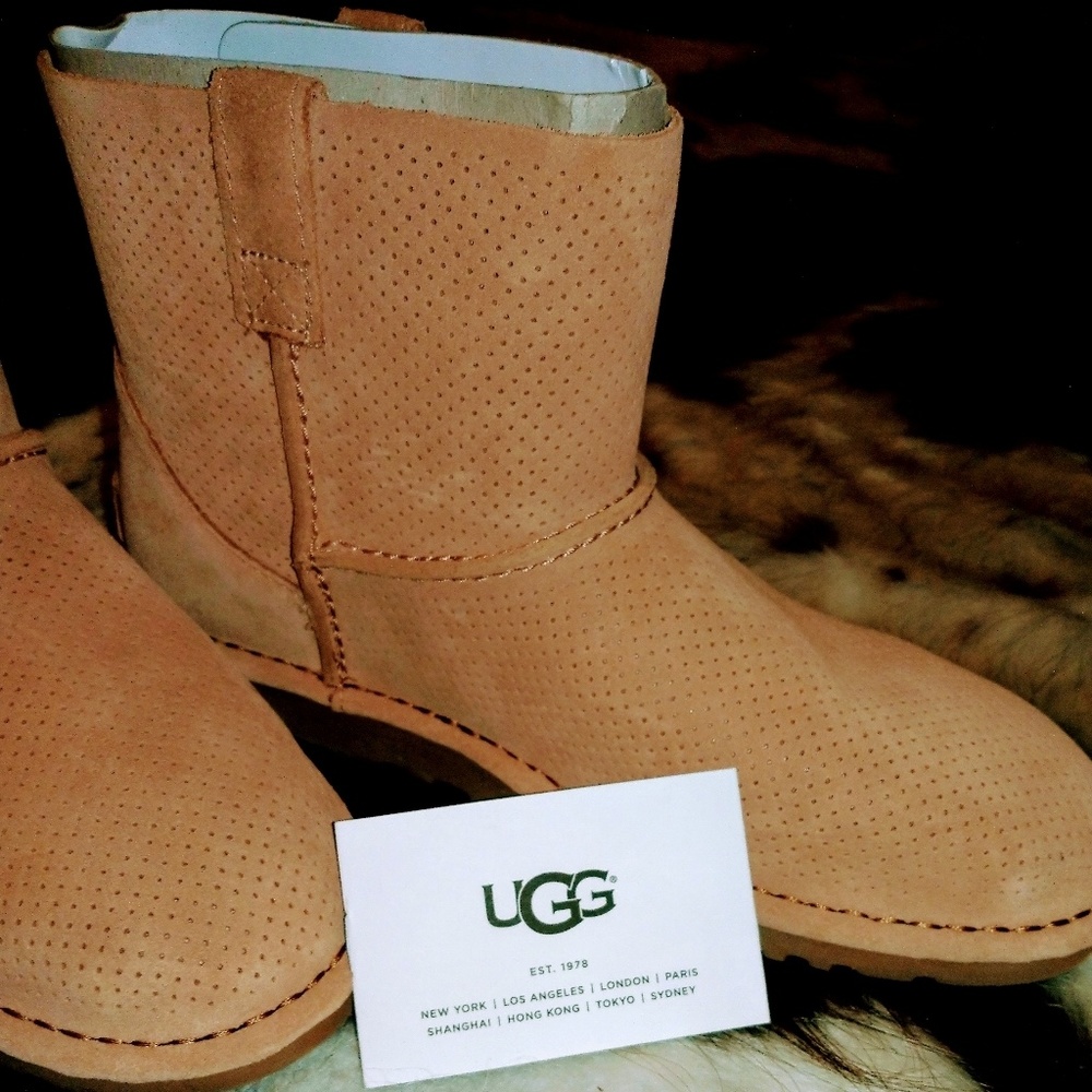 UGG *Never Worn"